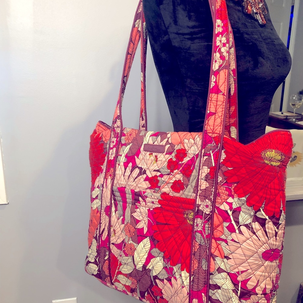 VERA BRADLEY Quilted Multi/floral Tote